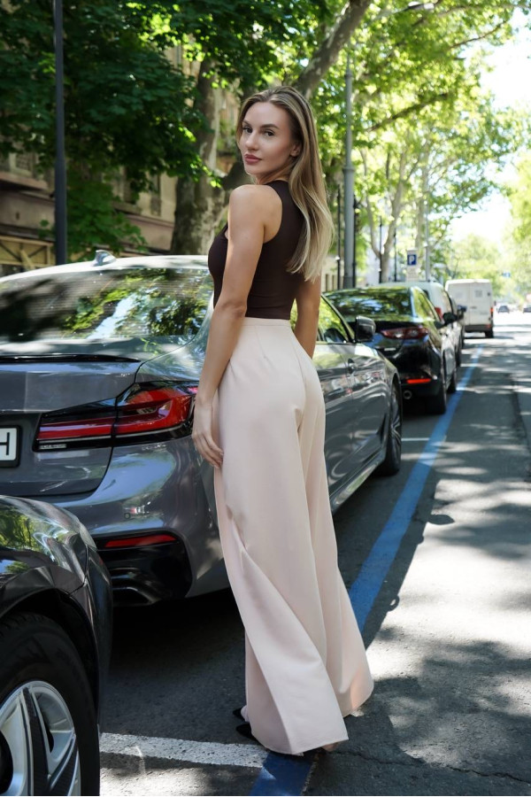 Боді шоколадного кольору без рукавів 