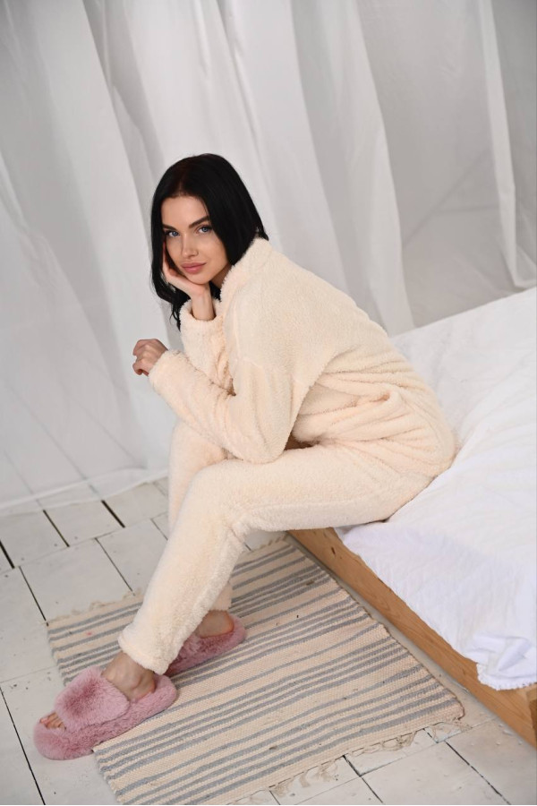 Махрова піжама тепла молочна 