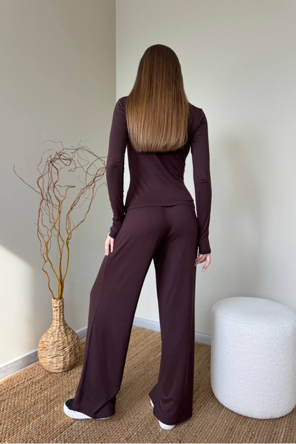 Костюм з вільними штанами шоколадний