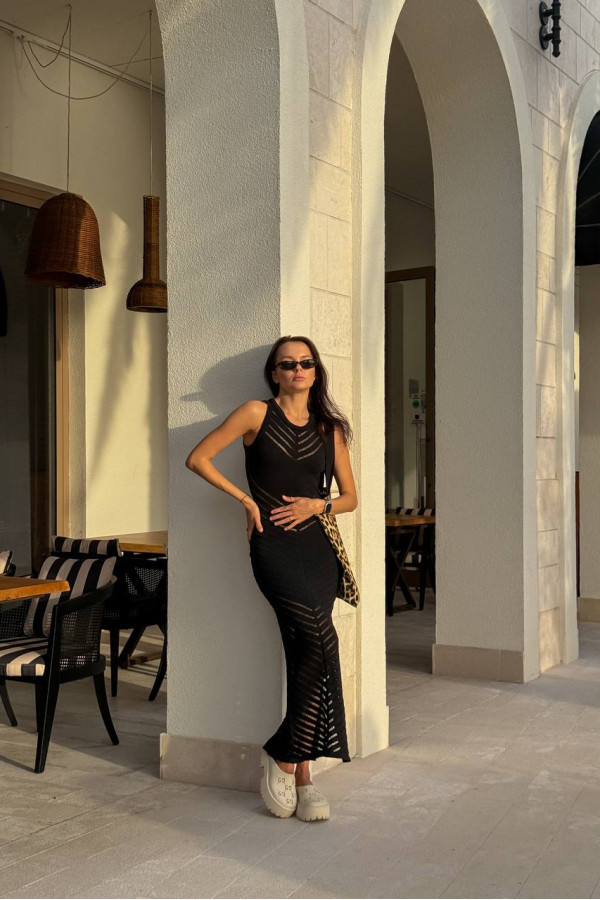 Сукня чорна міді довжини 