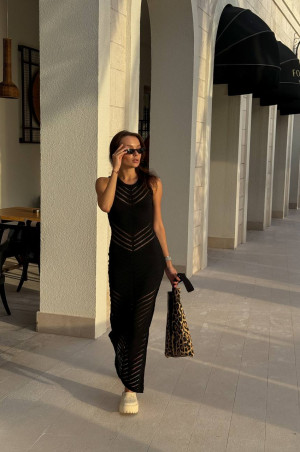 Сукня чорна міді довжини 