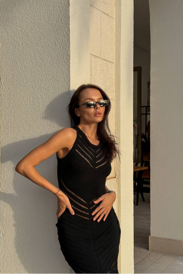 Сукня чорна міді довжини 