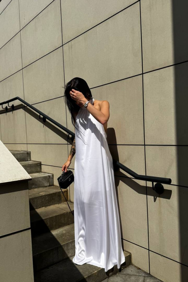 Ніжна сукня максі біла