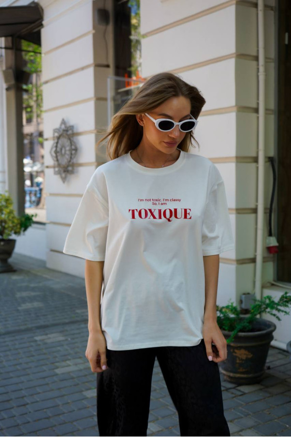 Футболка молочна Toxique
