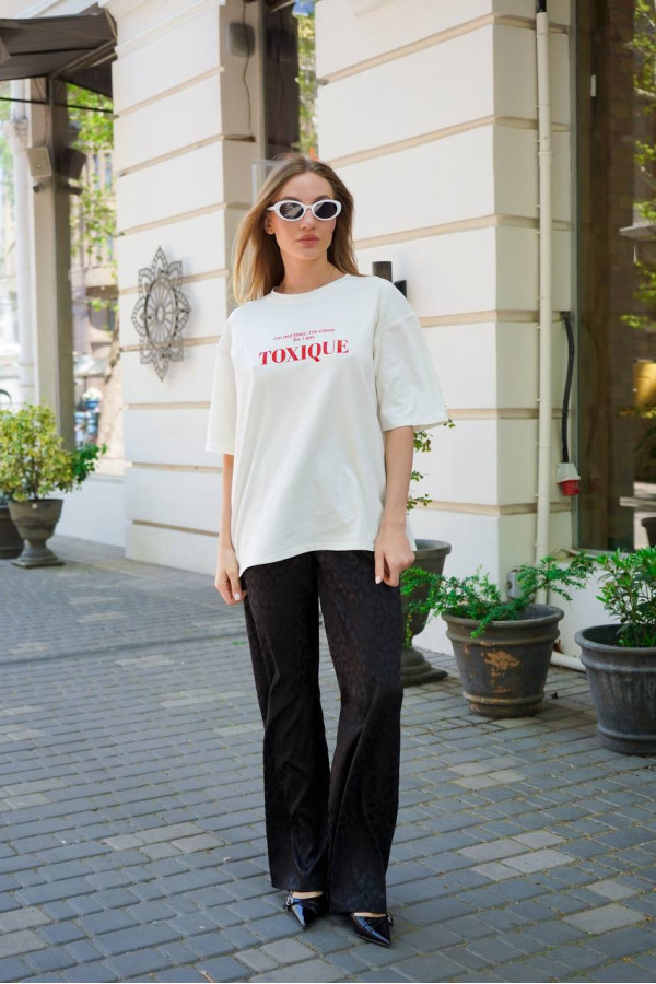 Футболка молочна Toxique