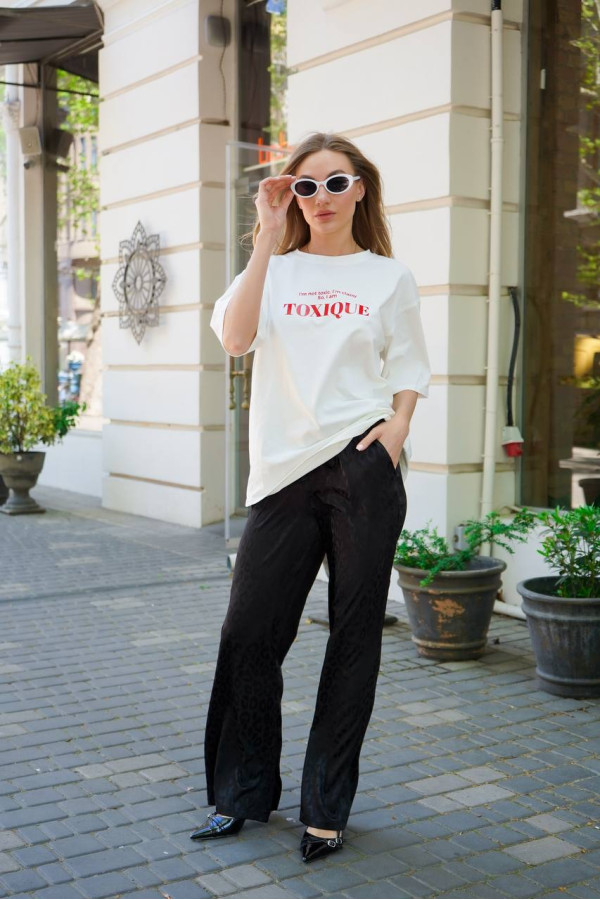 Футболка молочна Toxique