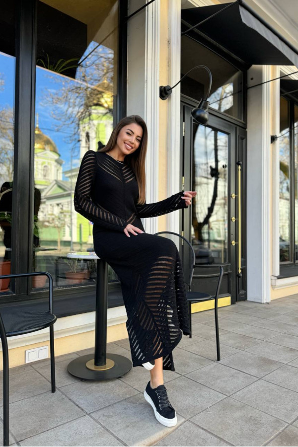 Стильна чорна сукня з розрізом