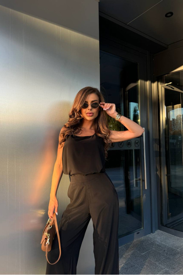 Легка стильна футболка майка чорна