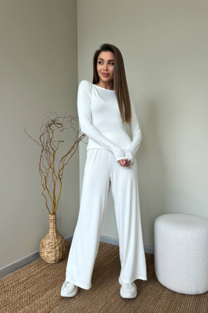Костюм з вільними штанами молочний