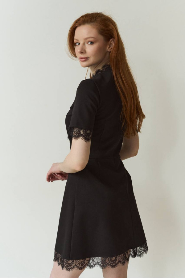 Сукня  з мереживом чорного кольору