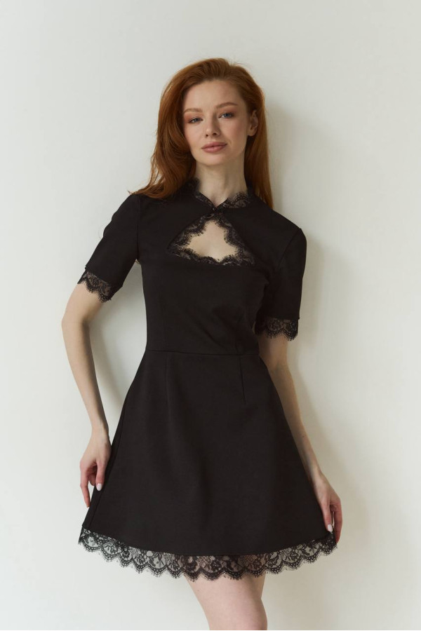 Сукня  з мереживом чорного кольору