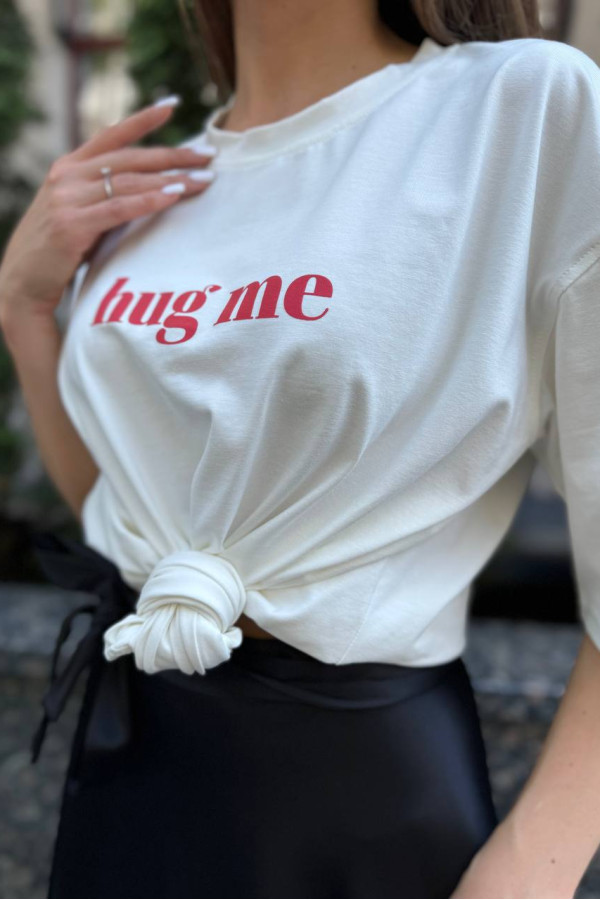 Футболка  Hug me молочна 