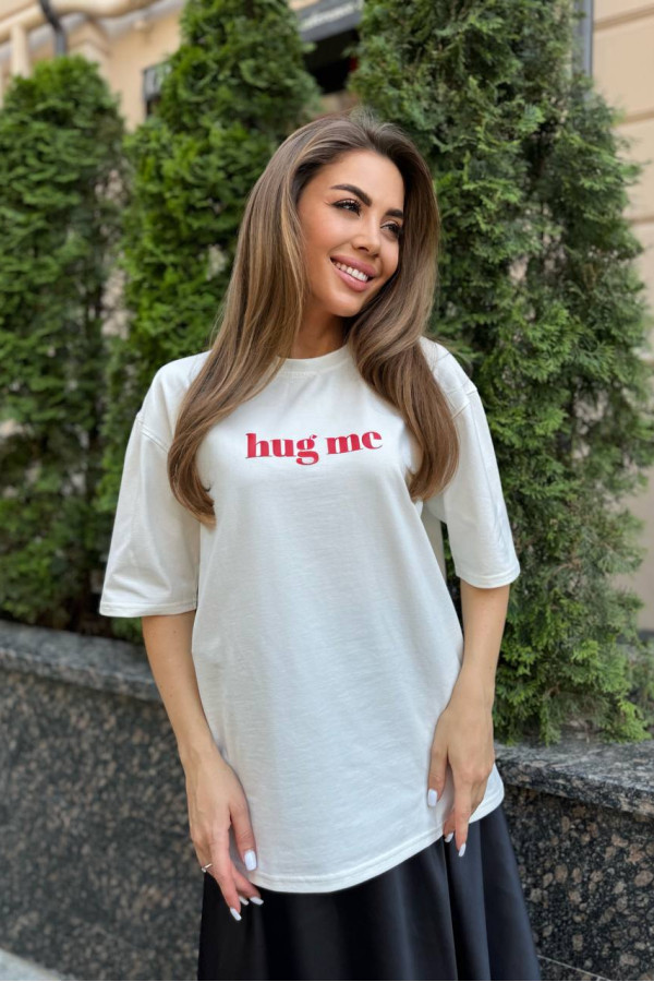Футболка  Hug me молочна 