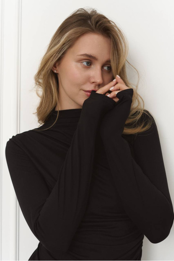 Базовий гольф чорного кольору 