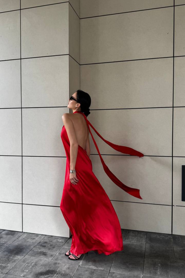 Ніжна сукня максі червона