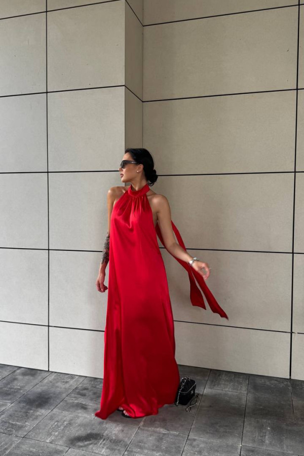 Ніжна сукня максі червона