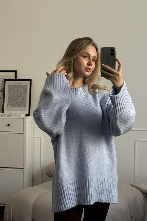 Светр блакитний