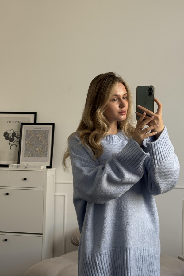 Светр блакитний