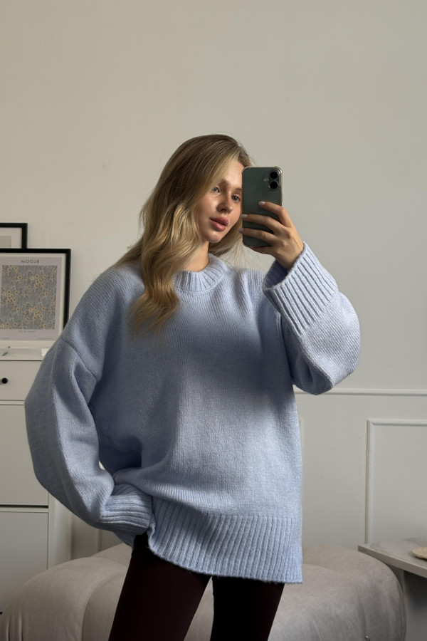 Светр блакитний