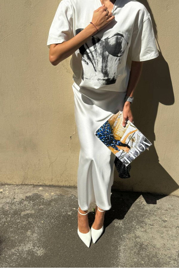 Футболка біла з принтом корсетом 