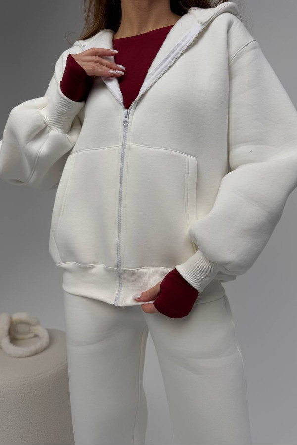 Костюм у стилі бренду молочний 