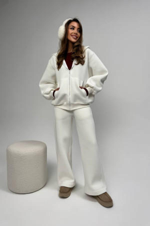 Костюм у стилі бренду молочний 