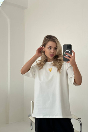 Футболка з вишивкою патріотична молочна