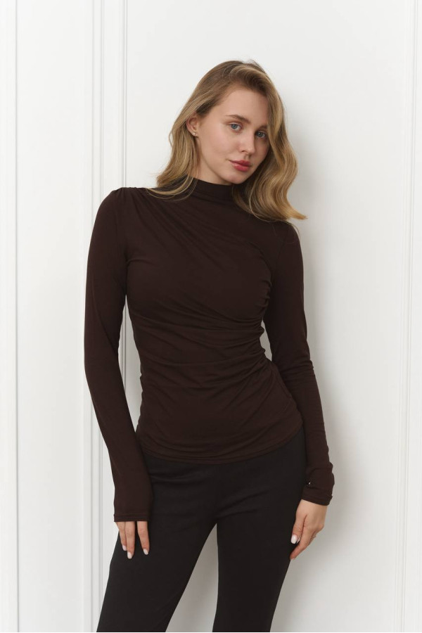 Базовий гольф шоколадного кольору 