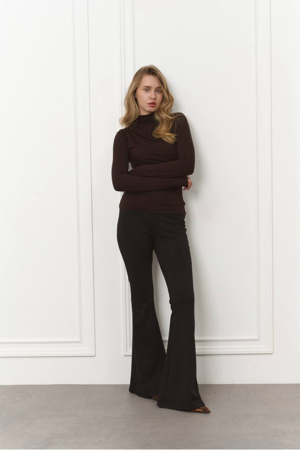 Базовий гольф шоколадного кольору 