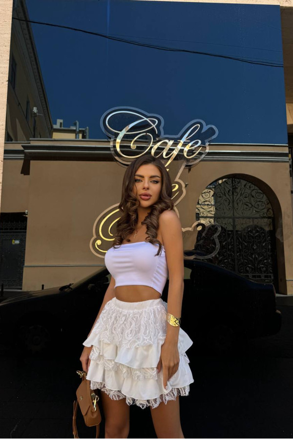 Спідниця з рюшами біла