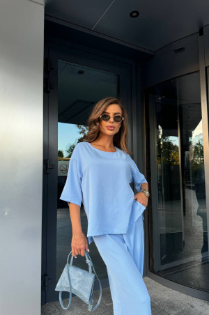 Легка стильна футболка блакитна 