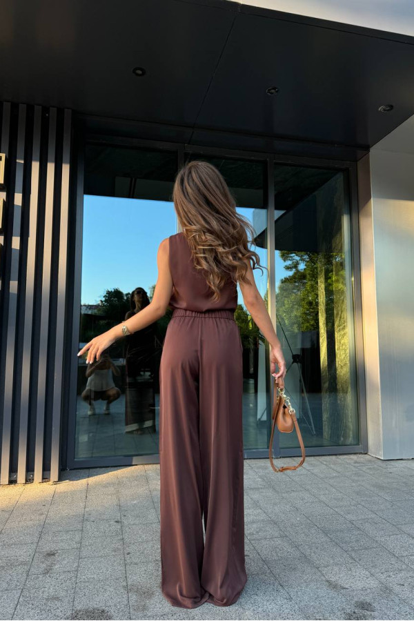 Легка стильна футболка майка шоколадна