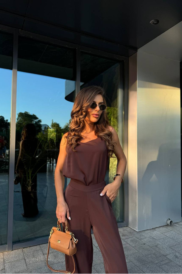 Легка стильна футболка майка шоколадна