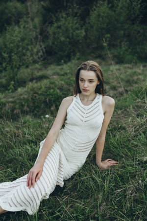 Сукня бежева  міді довжини 