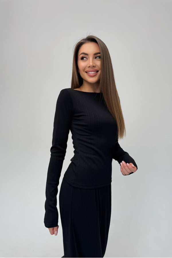 Стильний костюм з вільними штанами чорний