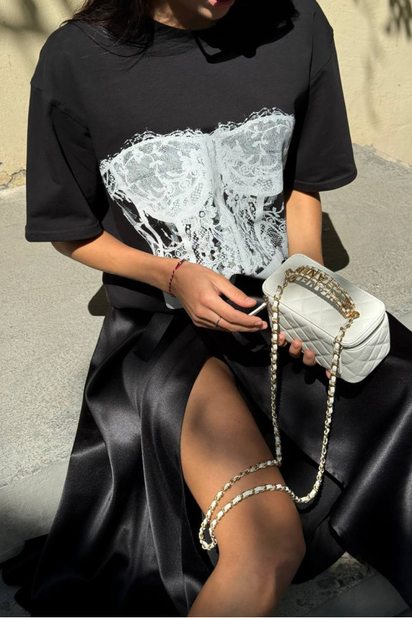 Футболка чорна з принтом мережевним корсетом 