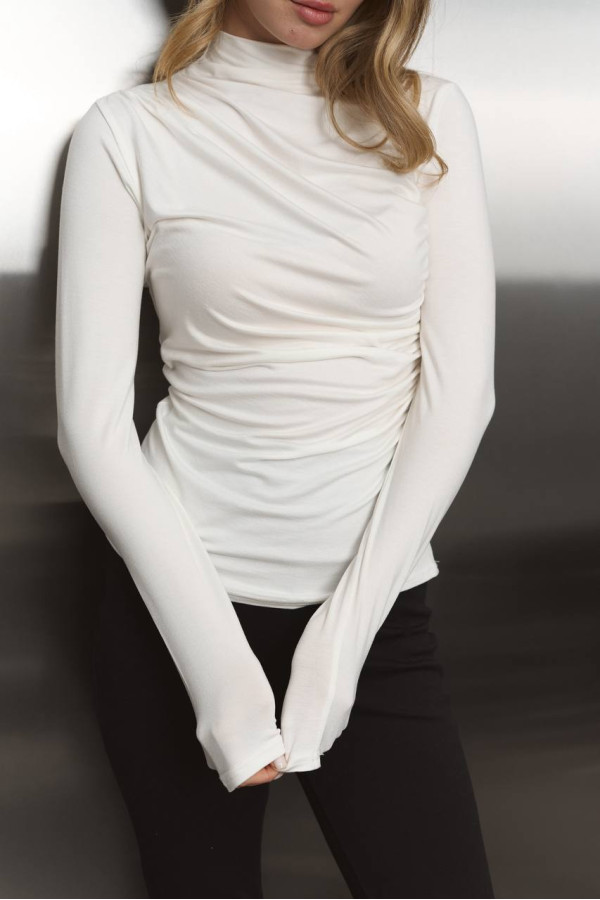 Базовий гольф молочного кольору 